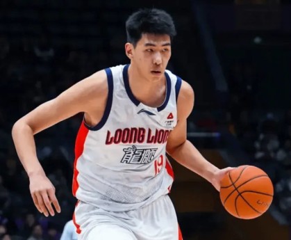 徐昕攻守再蜕变！关键球连抢篮板，赛季盖帽+命中率都能压制周琦|比赛|北控|数据|CBA_新浪体育_新浪新闻