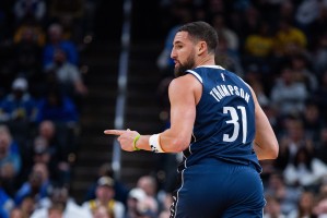 战旧主！克莱三分9中5得到15分1板1助1断1帽