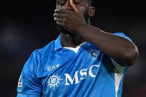 mk体育下载-意媒：卢卡库不会接受手术，将通过保守康复治疗方案进行恢复