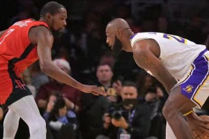 mk体育亚洲-官宣！历史性签约！库里正式加盟李宁，终结耐克NBA垄断时代|斯蒂芬·库里|吉米·巴特勒|德维恩·韦德|李宁（LI-NING）|詹姆斯_新浪体育_新浪新闻